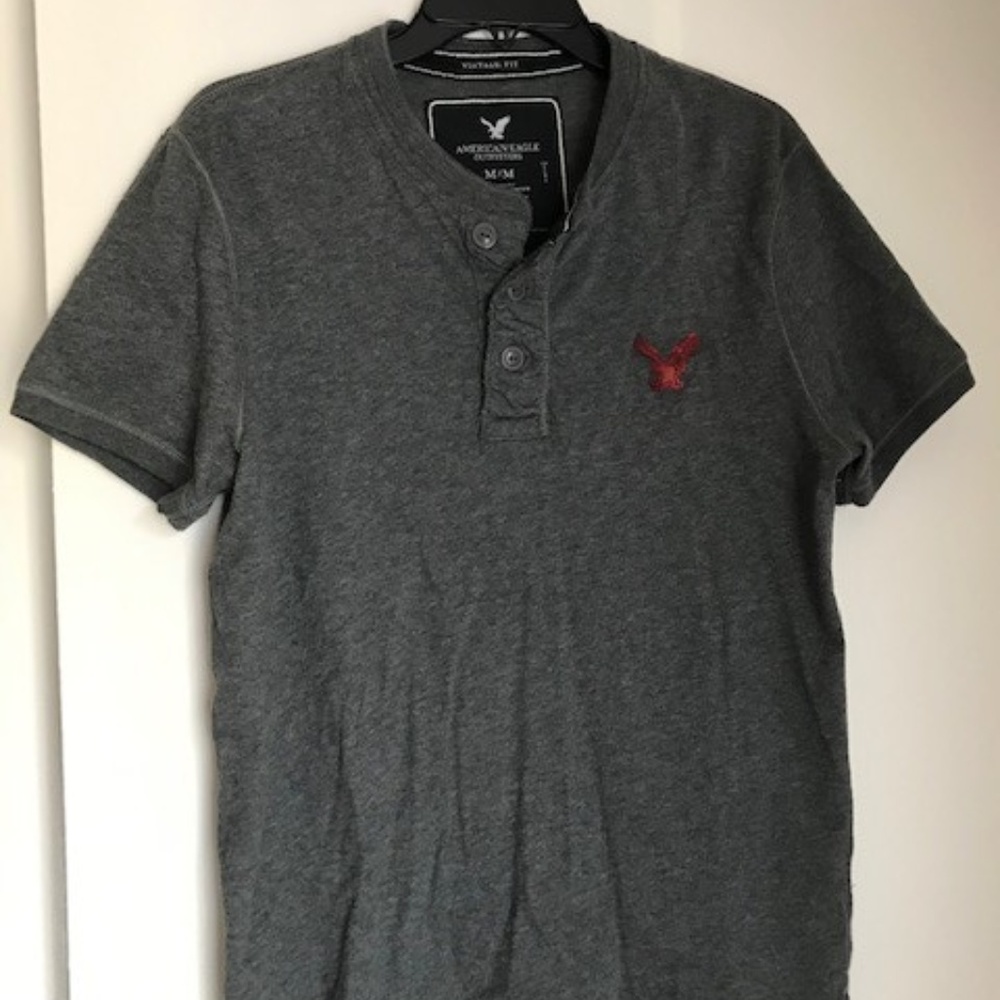 LIKE-NEW men's American Eagle shirt size medium